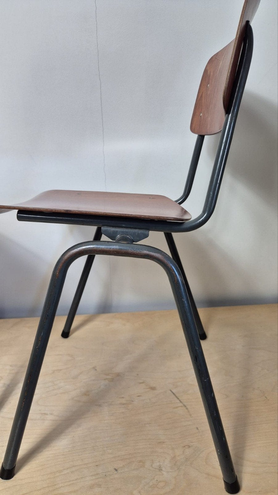 Twee vintage industriële schoolstoelen, Ophalen, Gebruikt, Twee, Bruin