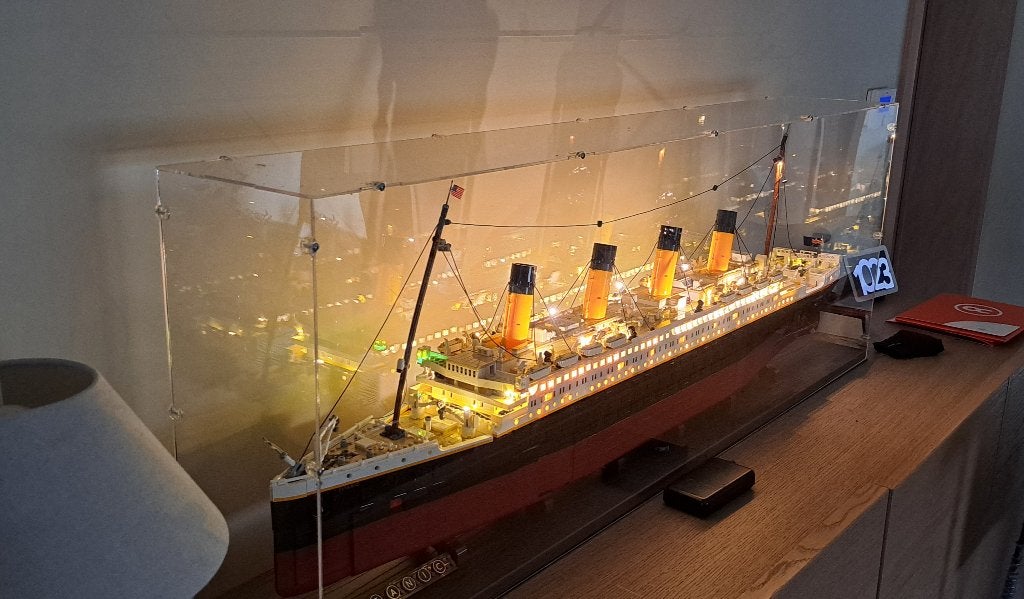 Lego titanic met vitrine en licht, Ophalen, Compleet, Lego, Zo goed als nieuw
