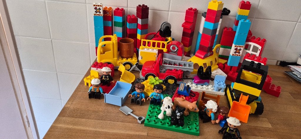 Grote partij LEGO Duplo met voertuigen en figuren, Gebruikt, Ophalen of Verzenden, Inclusief minifiguren, Duplo