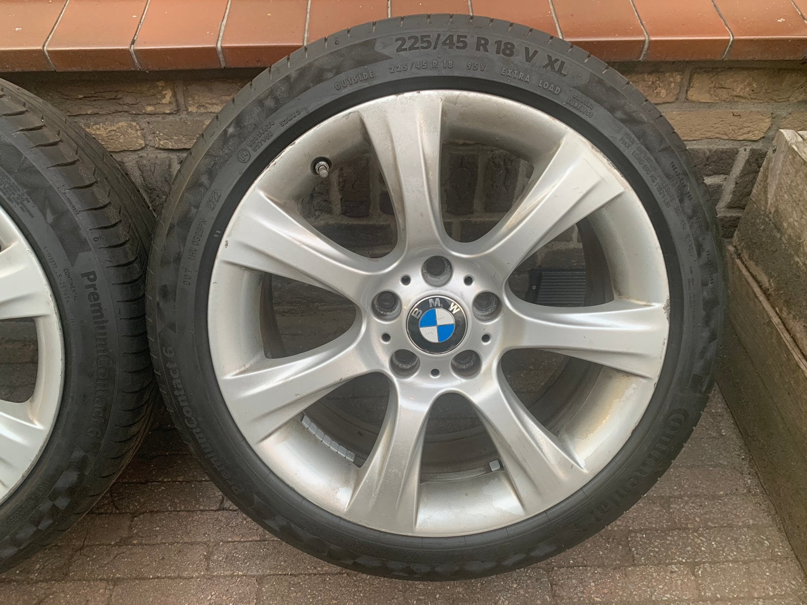 Foto 5 van Zomerbanden 225/45-18 Continental - BMW Style 396