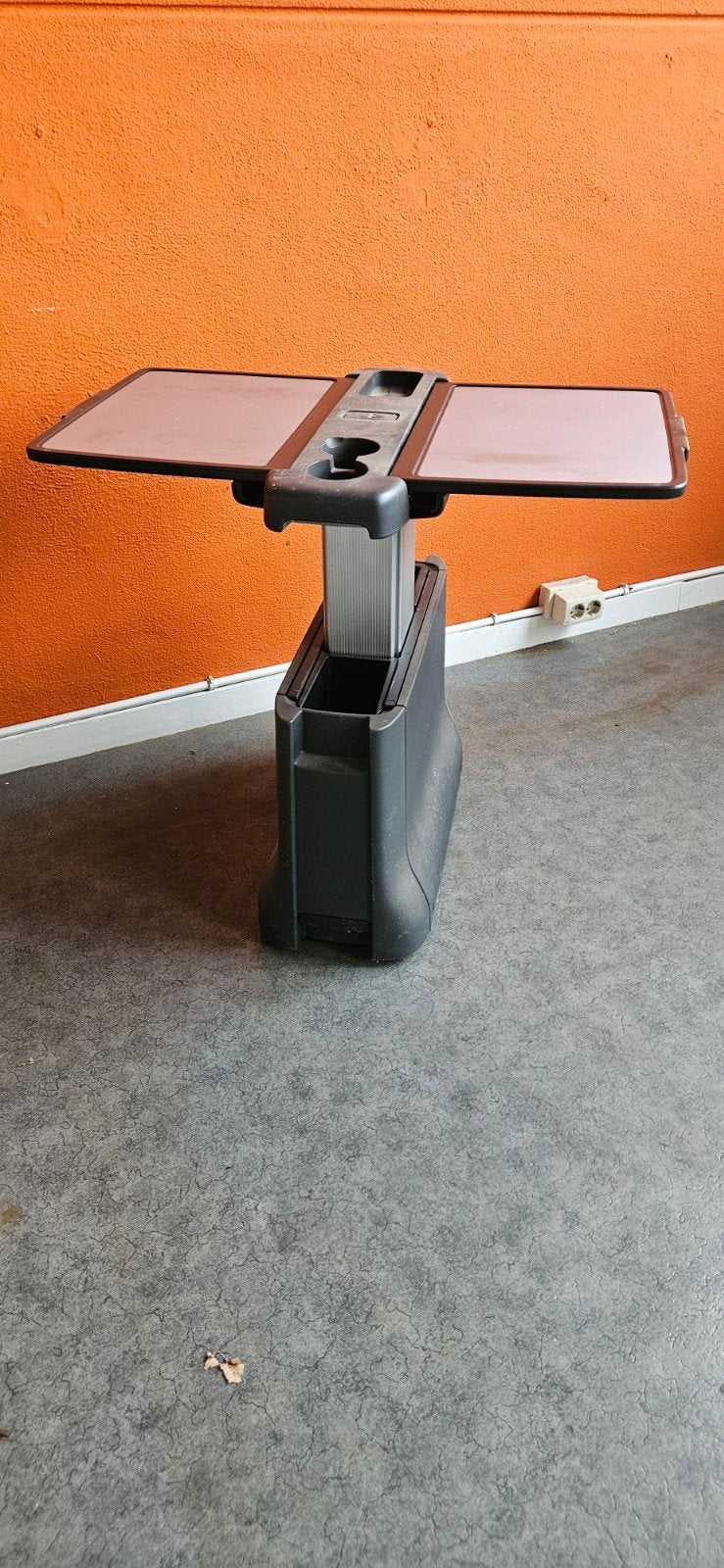 verrijdbare tafel mercedes viano €200,-, Caravans en Kamperen, Camper-accessoires, Ophalen