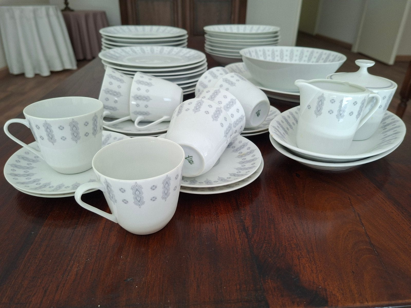 Compleet servies met grijs/wit patroon - Vintage, Ophalen, Zo goed als nieuw, Porselein, Overige stijlen