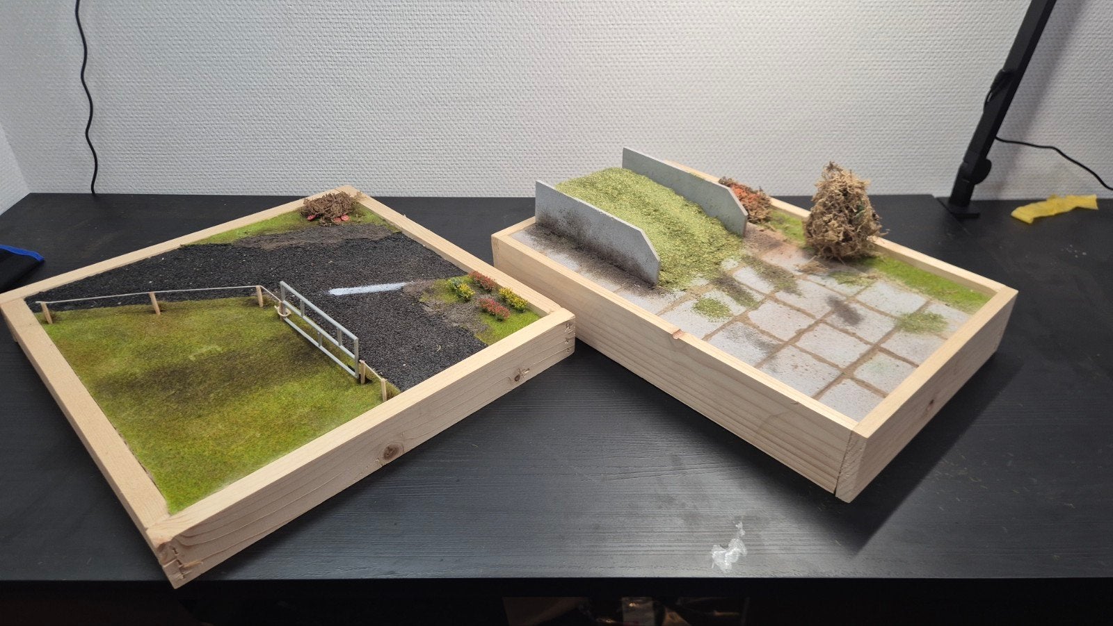Diorama set van 2: Landschap met weg en kleine sleufsilo, Hobby en Vrije tijd, Ophalen, Gebruikt, Overige merken