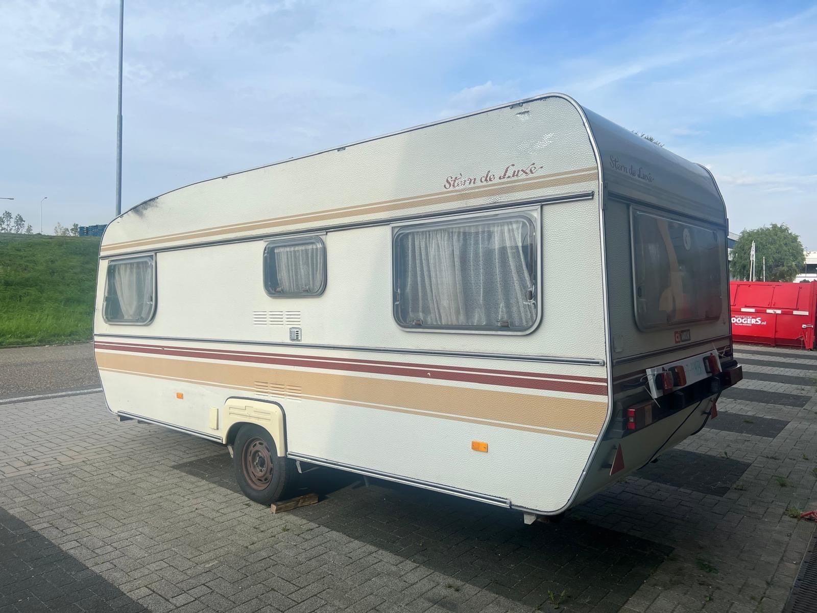 Wilk Stern de Luxe caravan. Moet weg, Caravans en Kamperen, Vast bed, Rondzit, 750 - 1000 kg, Particulier