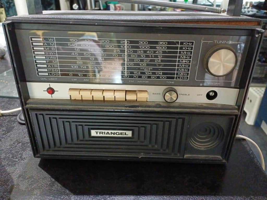 Triangel Radio voor onderdelen - mist knop en klepje, Ophalen of Verzenden, Gebruikt, Radio