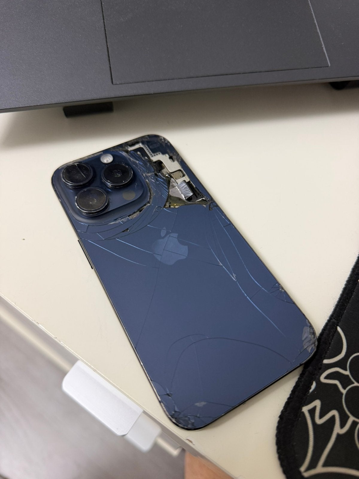 Iphone 15 pro voor onderdelen, Ophalen of Verzenden, Zo goed als nieuw, 128 GB, IPhone 15 Pro