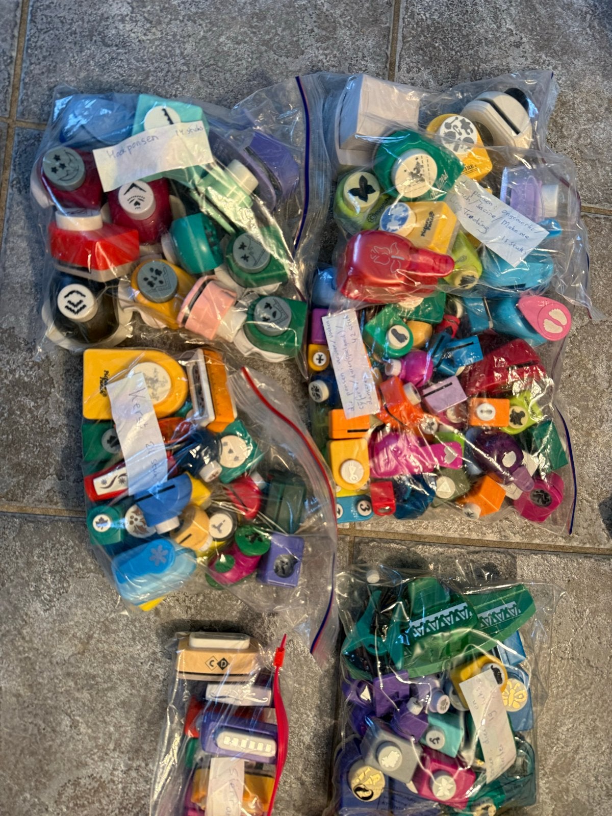 Grote collectie ponsen voor knutselen en scrapbooking, Ophalen, Gebruikt, Meerkleurig, Kunststof