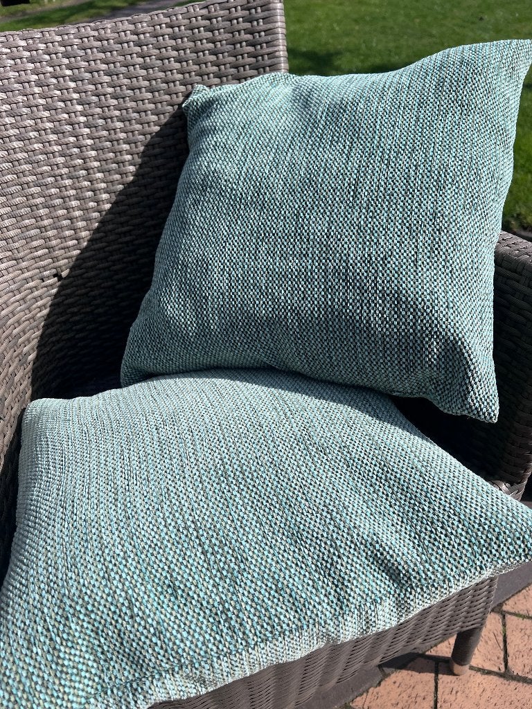 2 x sierkussen groen turquoise Poppe Coussin 45 x 45, Huis en Inrichting, Woonaccessoires | Kussens, Ophalen of Verzenden, Zo goed als nieuw