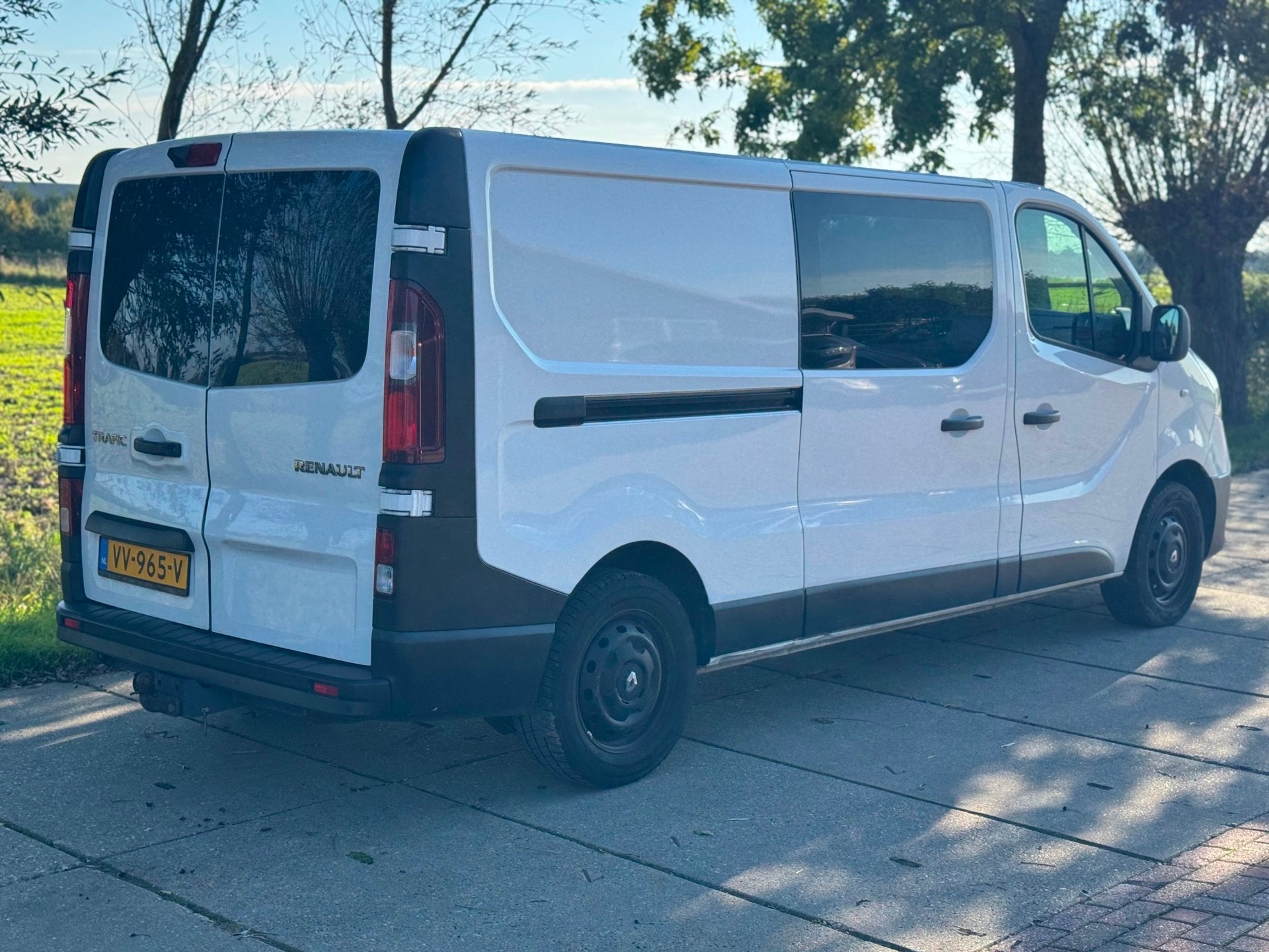 Renault Trafic 1.6 dCi T29 L2H1 DC 120PK CAMERA|PDC|CRUISE|A, Auto's, Voorwielaandrijving, Euro 5, Gebruikt, Zwart