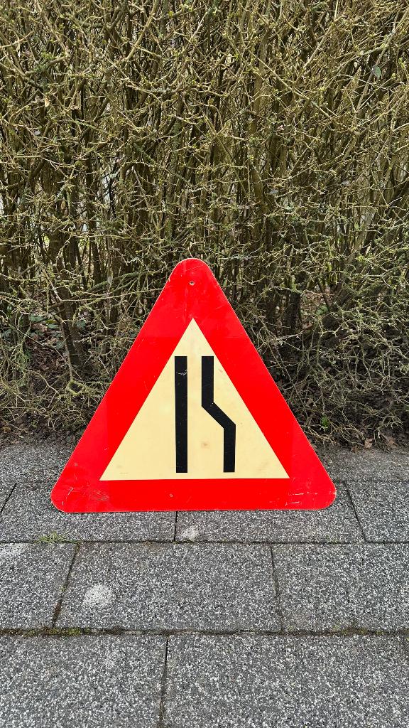 Wegversmalling verkeersbord, Ophalen, Zo goed als nieuw