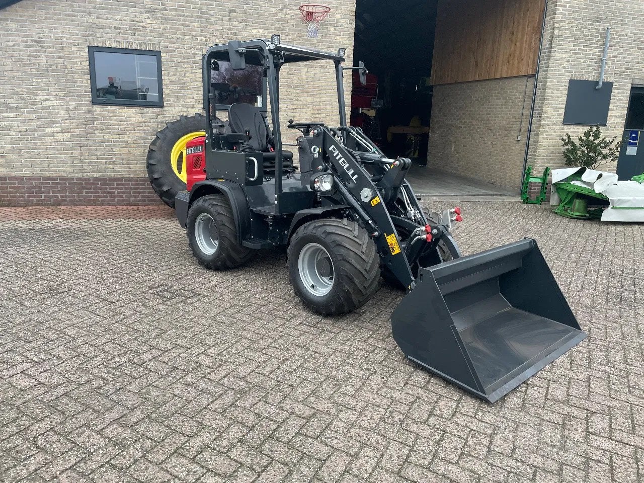 Pitbull X27-45crt (bj 2024), Zakelijke goederen, Machines en Bouw | Kranen en Graafmachines, Wiellader of Shovel