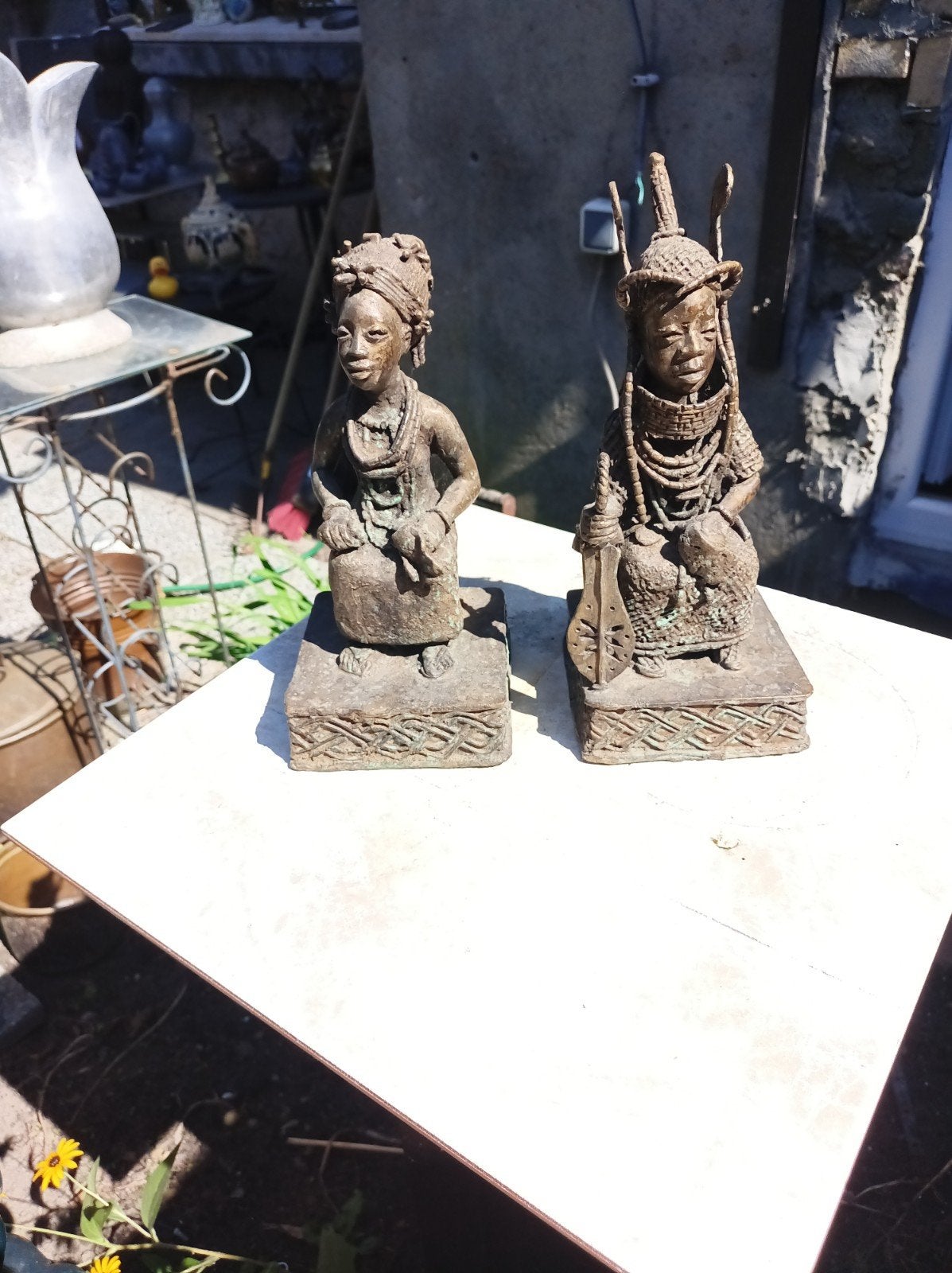 Twee Afrikaanse bronzen beelden - Benin stijl 350 euro l, Antiek en Kunst, Handgemaakt, Bruin, Afrika, Ophalen of Verzenden