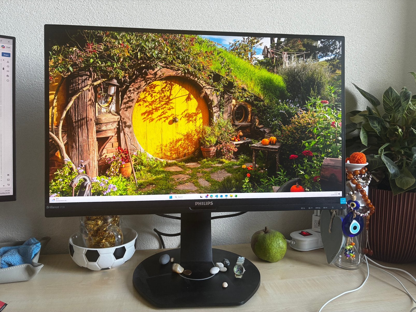 Monitor Philips 272B7QPJEB – 27” QHD IPS, Draaibaar, Zo goed als nieuw, DVI, 61 t/m 100 Hz