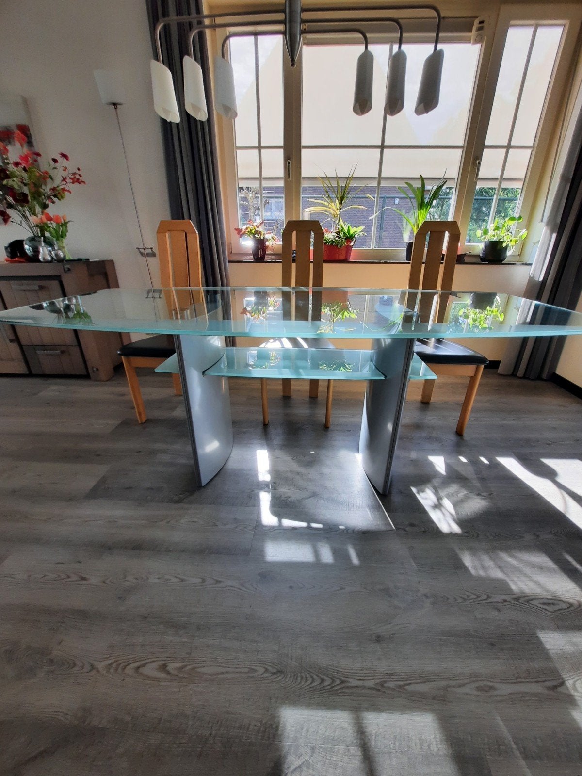 Foto 4 van Glazen eettafel (2x1meter) met 6 beukenhouten stoelen