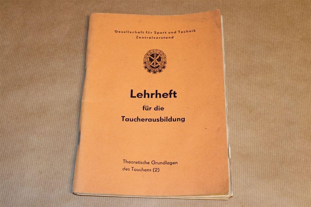 Oud leerboek voor duikers uit de DDR - 1969 !!, Watersport en Boten, Duiken, Ophalen of Verzenden, Zo goed als nieuw