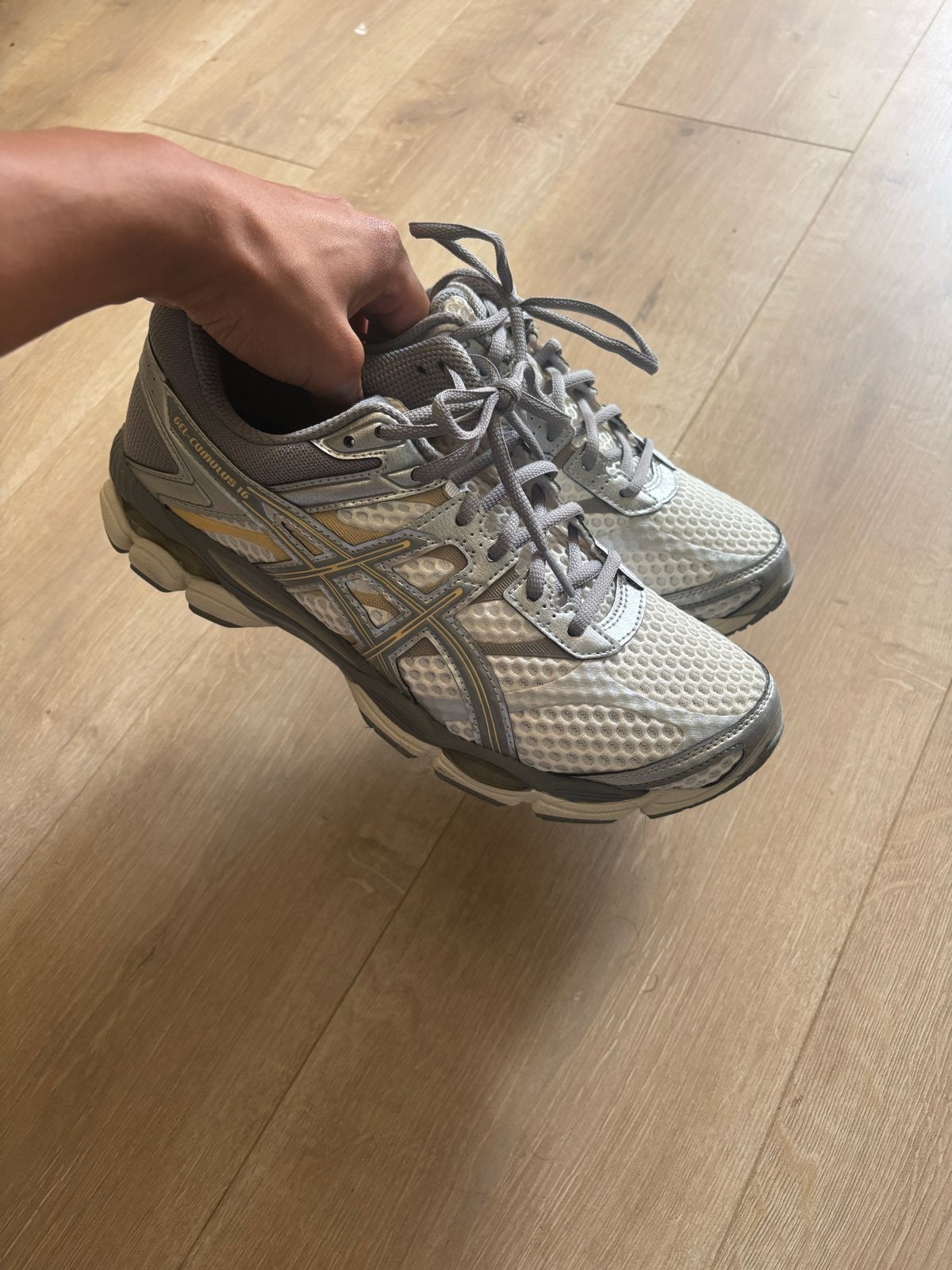 ASICS GEL-CUMULUS 16 hardloopschoenen - Gloednieuw, Ophalen of Verzenden, Nieuw, Grijs, Sportschoenen
