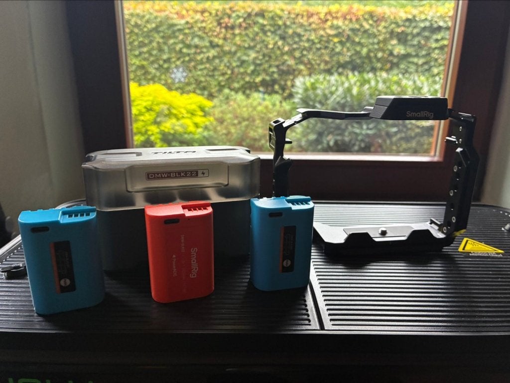 Panasonic Lumix : Smallrig Cage + 3 batt, Audio, Tv en Foto, Zo goed als nieuw