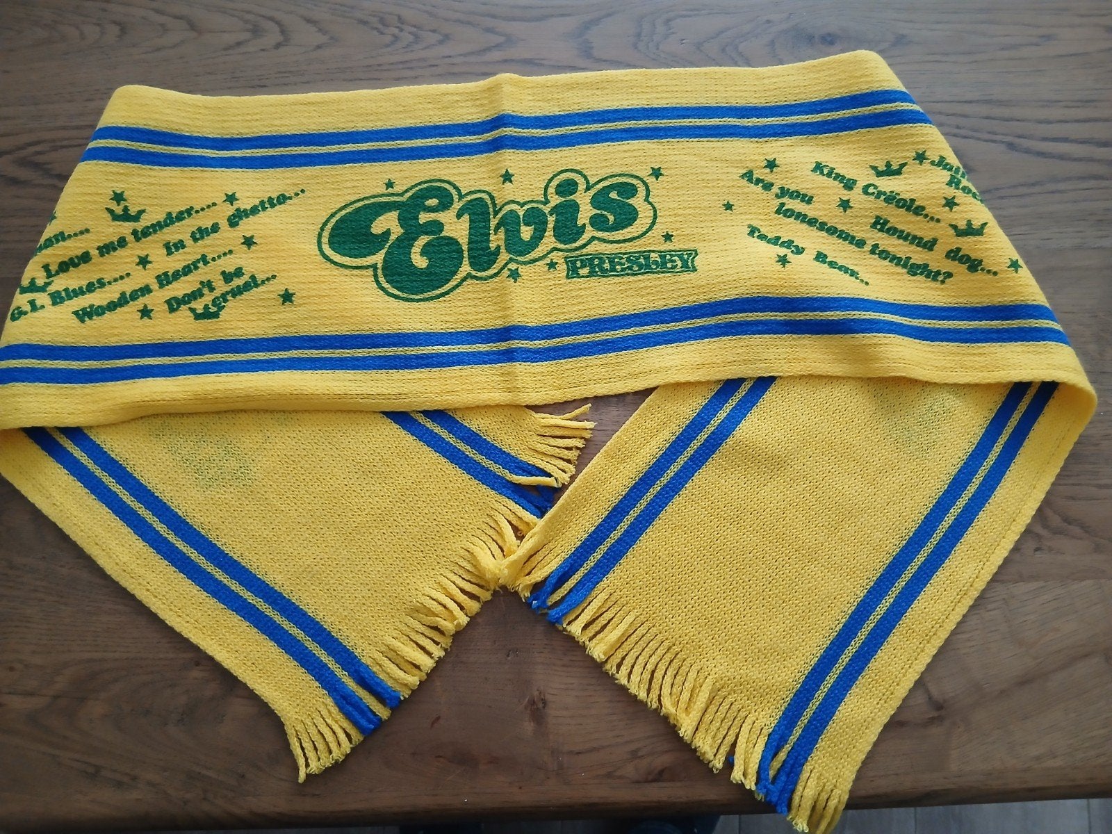 DAS      ELVIS PRESLEY  € 9,00 incl verzkt, Ophalen of Verzenden, Zo goed als nieuw, Sjaal