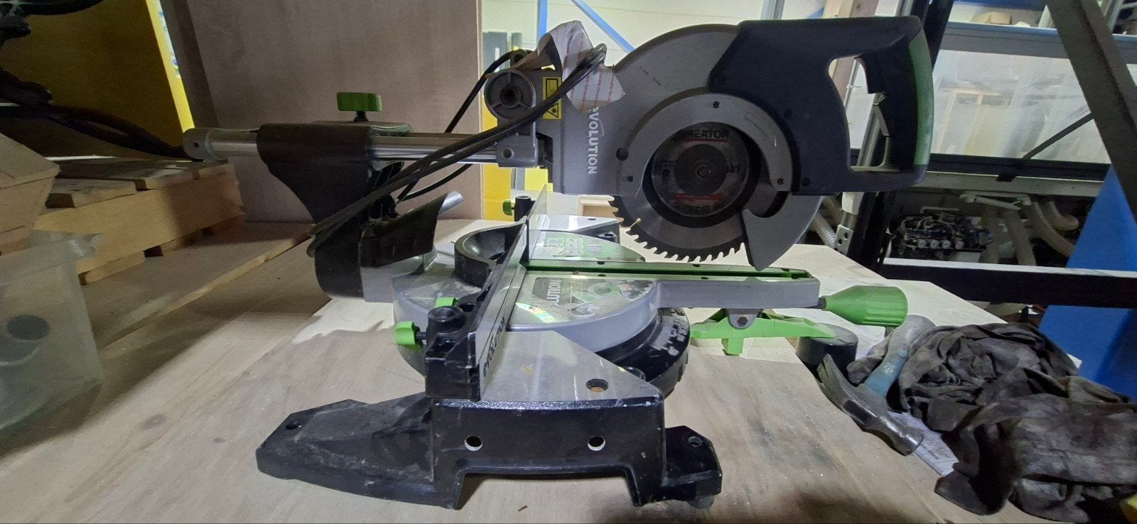 evolution Fury 3 210mm  afkortzaag, Gebruikt, Afkortzaag, 30 tot 70 mm, 1200 watt of meer