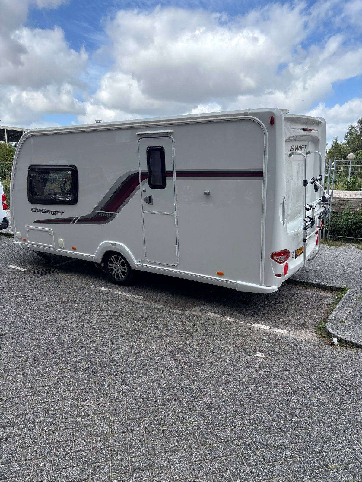 Swift Challenger 480 (2012) met Unico Verona voortent, Mover, Schokbreker, Rondzit, 7 tot 8 meter, Particulier