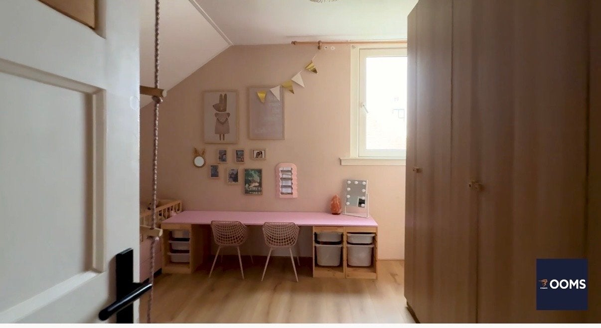 Ikea trofast bureautje met stoelen, Huis en Inrichting, Bureaus, Ophalen, Opbergruimte, Gebruikt, Hout