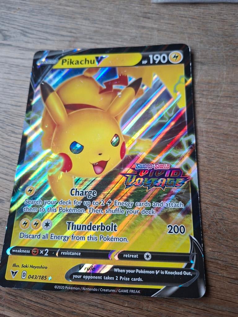 Pikachu V - Lichte Krasjes, Ophalen of Verzenden, Gebruikt