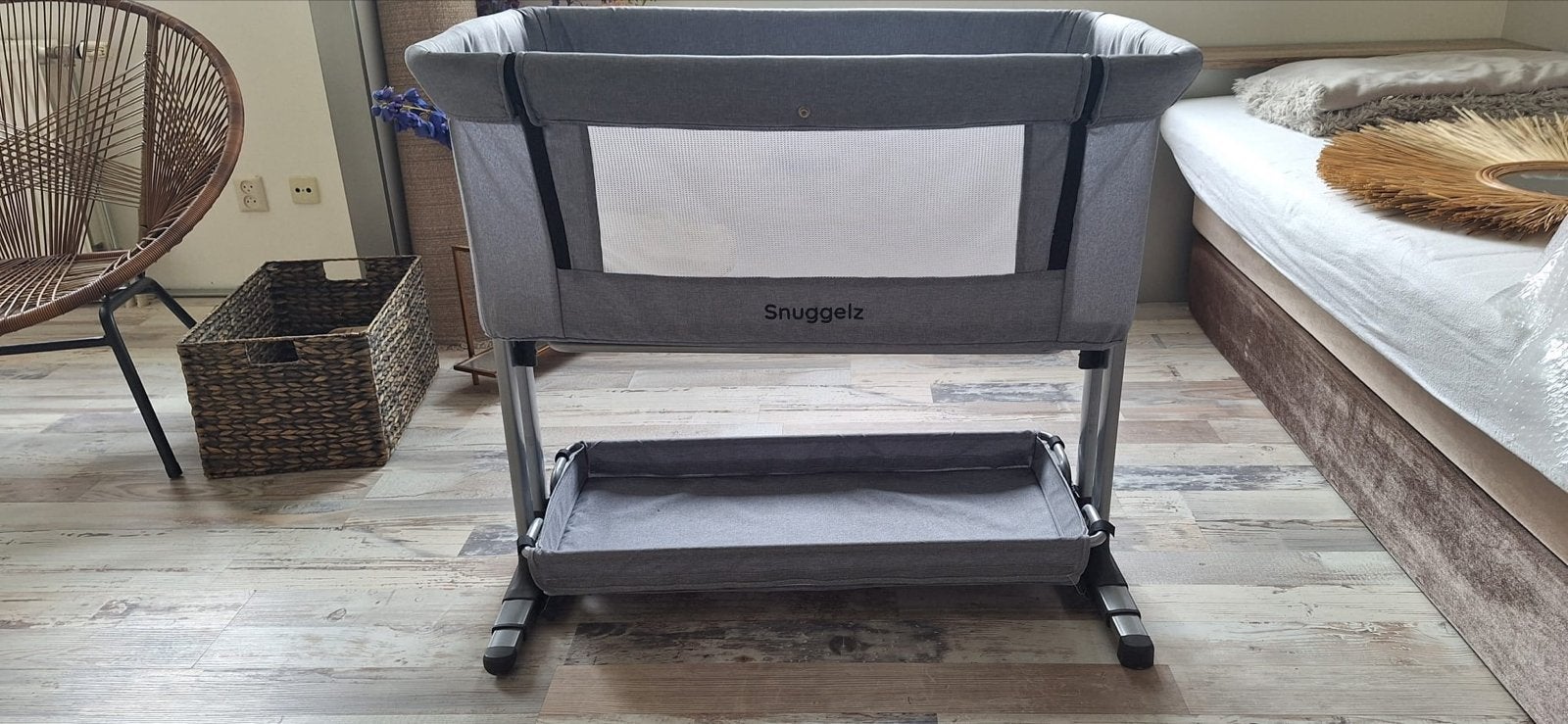 Grijze Snuggelz co-sleeper met opbergruimte, Ophalen, Gebruikt, Wieg