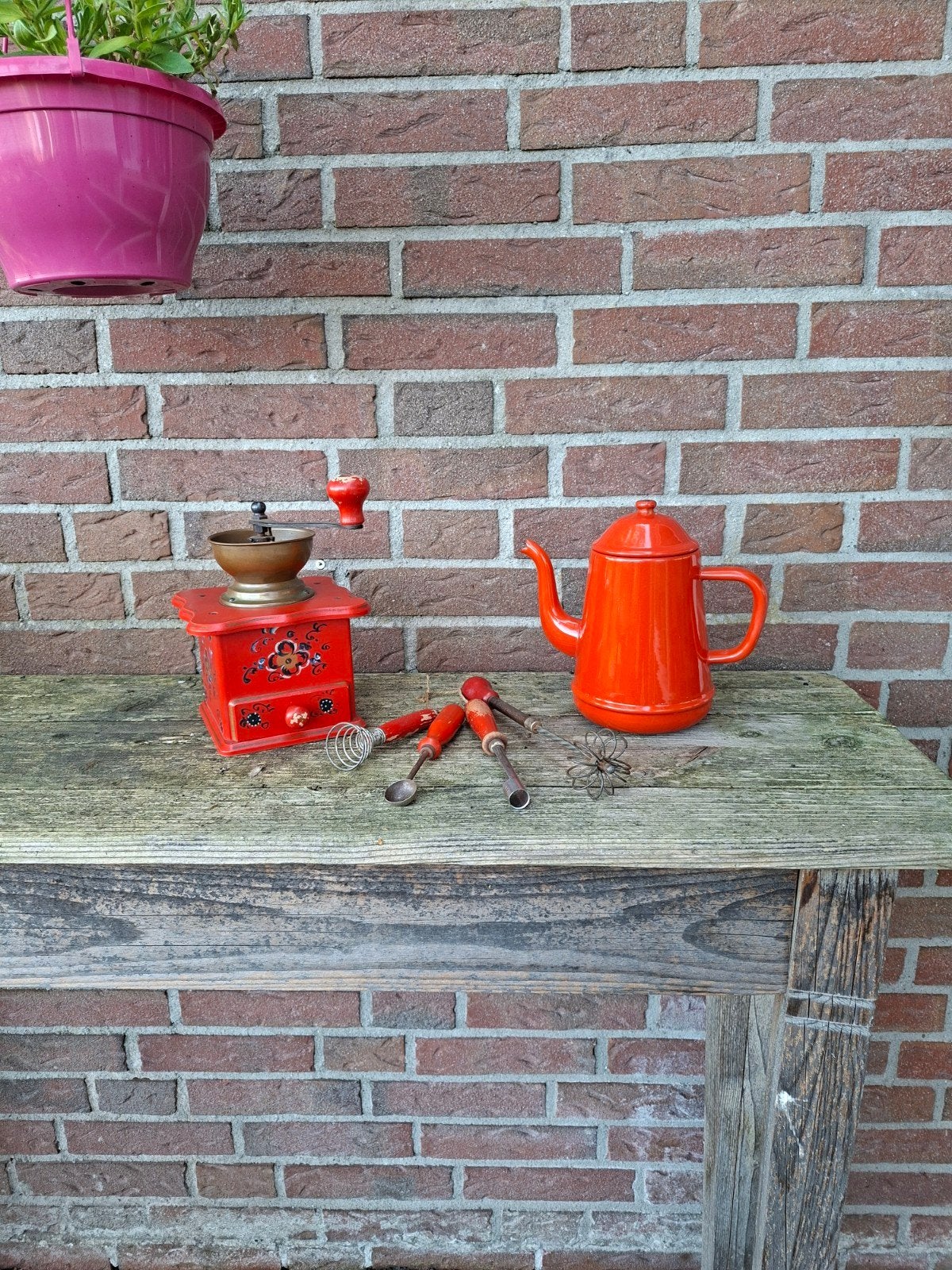Vintage Rode Koffiemolen en Emaille Koffiepot Set, Ophalen of Verzenden