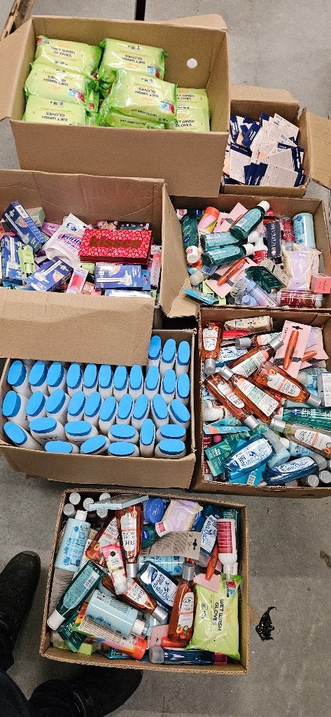 Grote partij 550 verzorgings- en beautyartikelen, Overige kleuren, Nieuw, Ophalen of Verzenden, Cosmetica