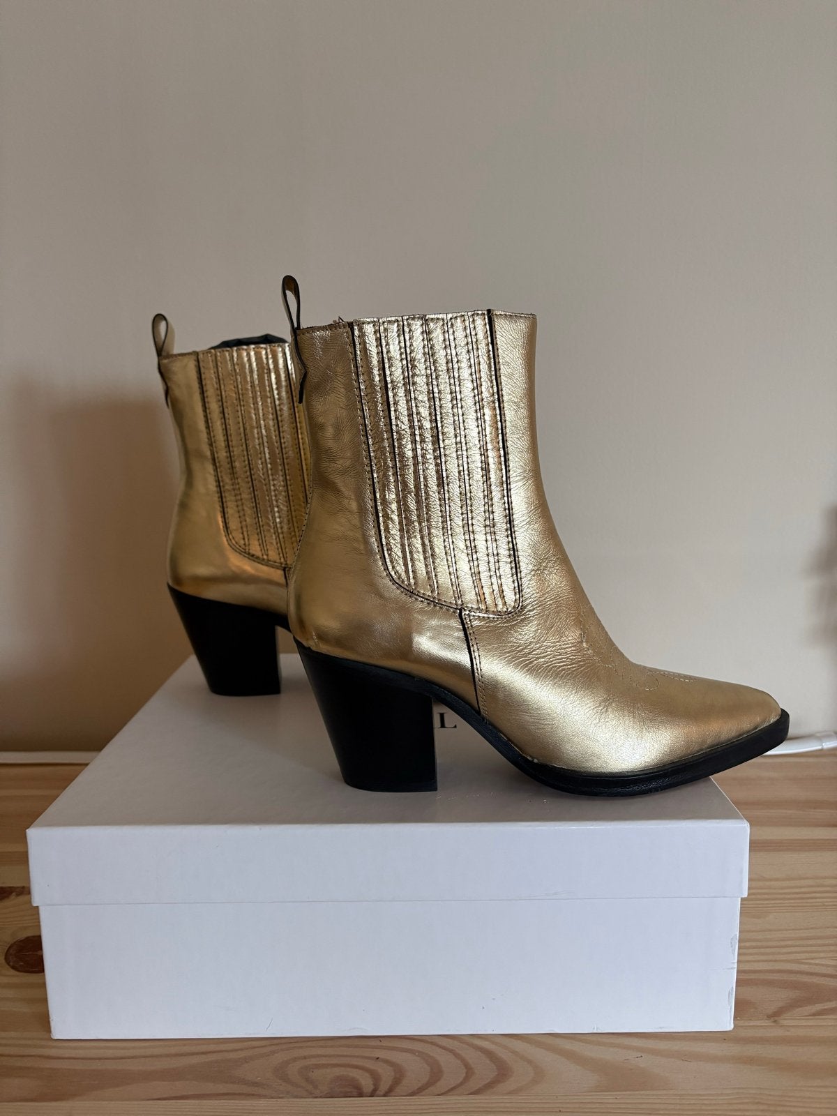 Toral Las Vegas Oro Fire gouden Enkellaarzen Maat 39, Kleding | Dames, Overige kleuren, Lage of Enkellaarzen, Ophalen of Verzenden