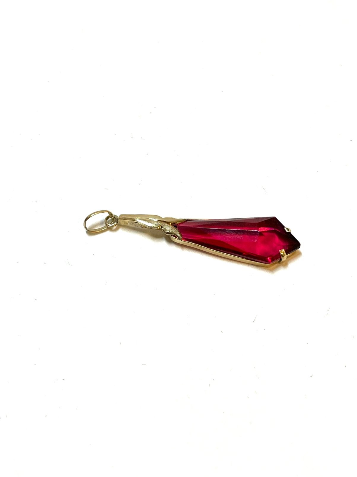 14k gouden hanger met een rode steen, Overige voorstellingen, -, -, Ophalen of Verzenden