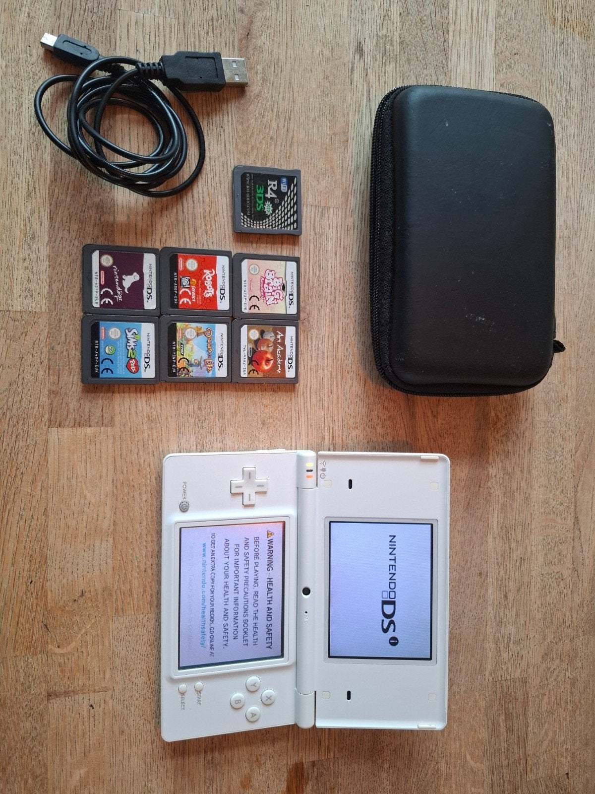 Nintendo DSi met 6 spellen, R4 kaartje en accessoires, Spelcomputers en Games, Met games, Gebruikt, Wit, Dsi