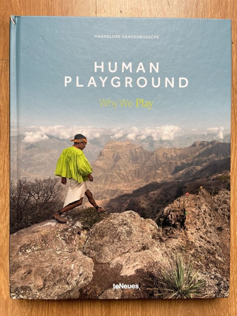 Human Playground – Why We Play - teNeues - of teab, Hannelore Vandenbussche, Ophalen of Verzenden, Zo goed als nieuw, Overige onderwerpen