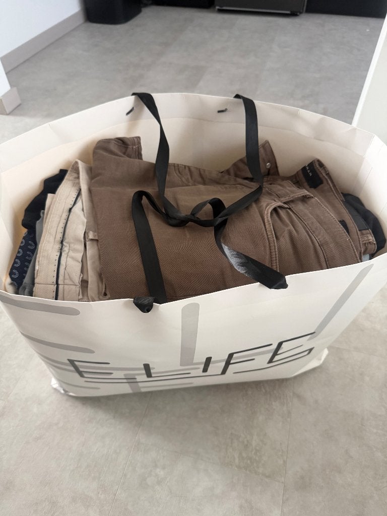 zeer grote tas met herenkleding, maat XL - gratis, Kleding | Heren, Ophalen of Verzenden, Gedragen, Maat 56/58 (XL)