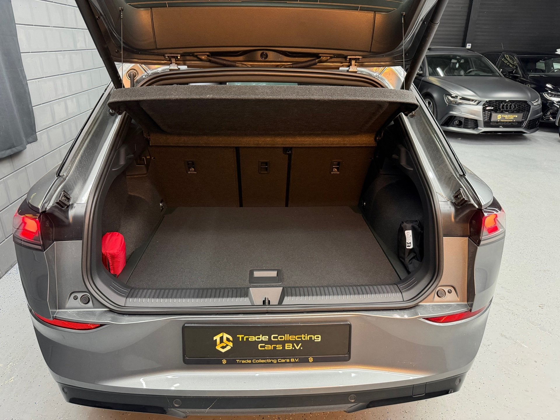 Foto 11 van Volkswagen T-ROC 1.5 eTsi R-Line First Edition Pano-IQ-KEYLE