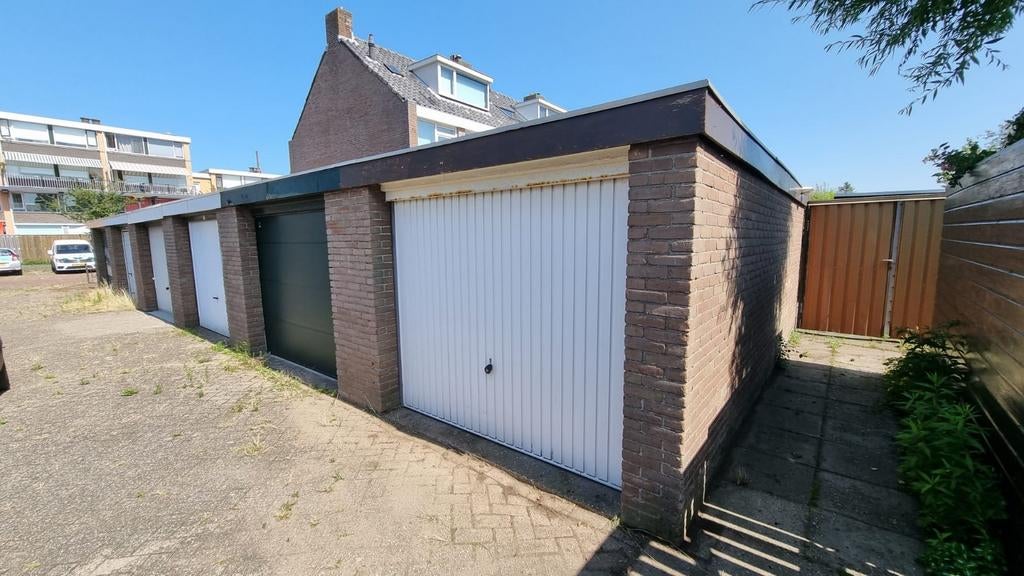 Garage
Te huur garagebox/opslagruimte in Maassluis-vogelbuur, Huizen en Kamers, Garages en Parkeerplaatsen