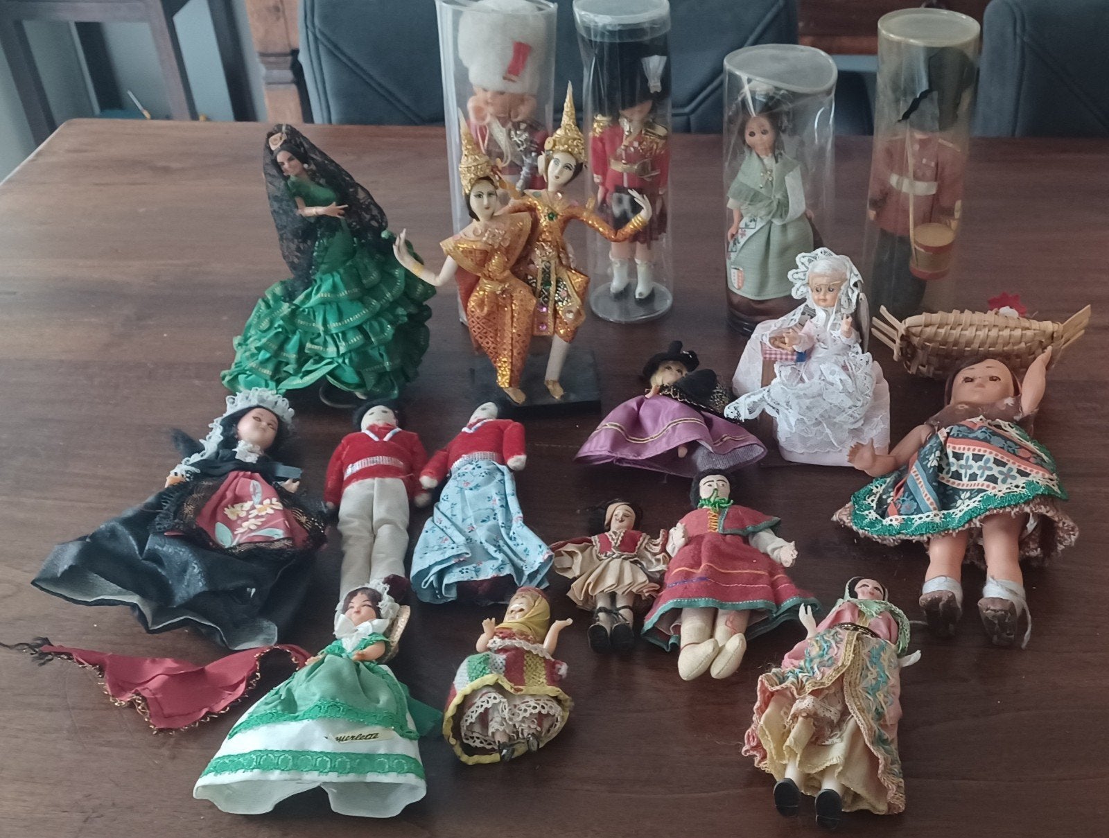 Klederdracht poppen. Verschillende., Ophalen of Verzenden, Gebruikt, Pop