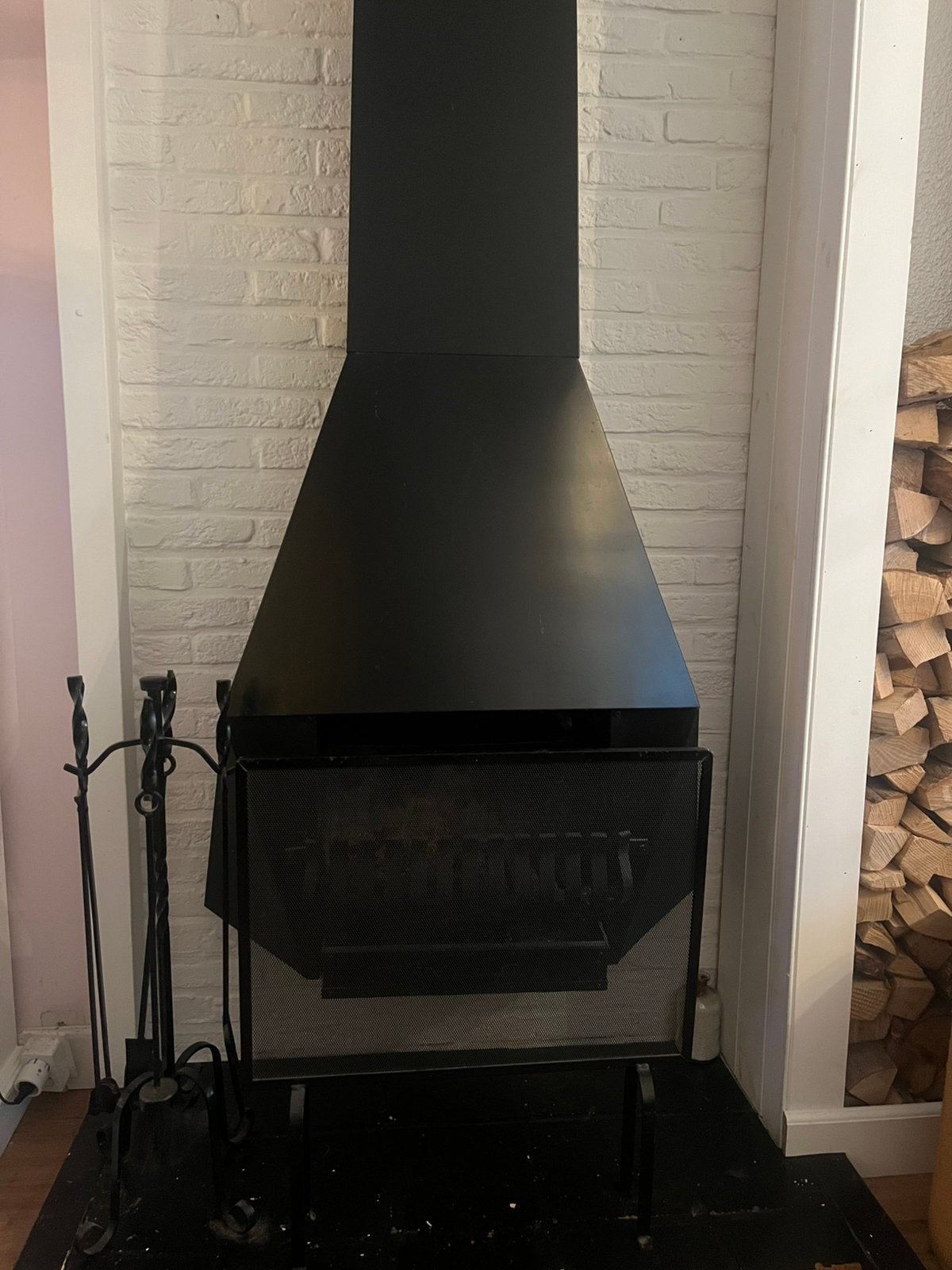 Openhaard met scherm en attributen, Ophalen, Gebruikt, Hangende haard, Houthaard