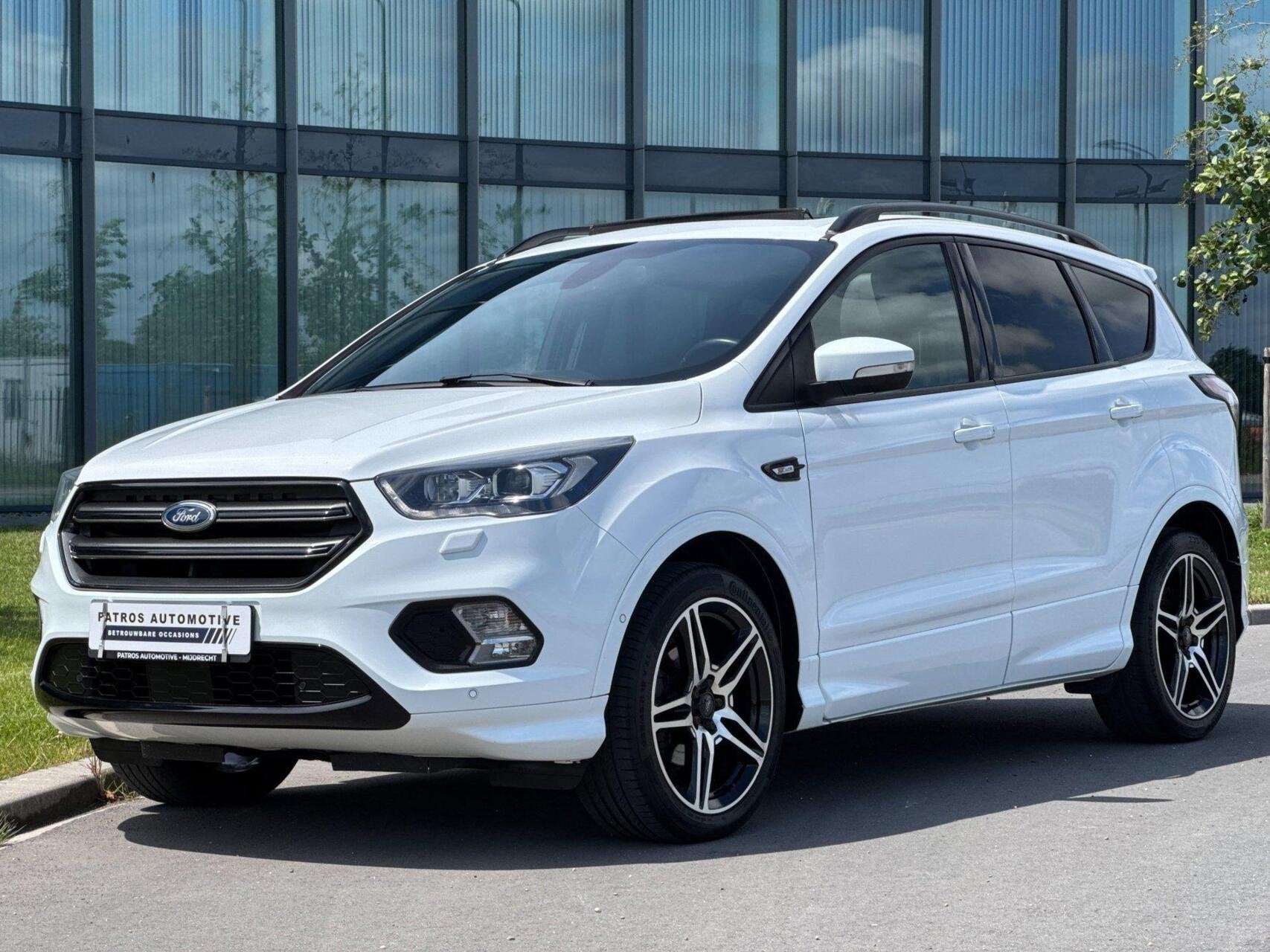 Ford Kuga 1.5 EcoBoost ST Line // Pano // Navi // Camera //, Voorwielaandrijving, Dealer onderhouden, 4 cilinders, 150 pk