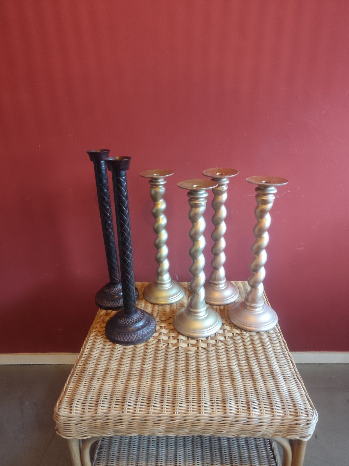 Set van 6 kandelaars - 2 donkerrood, 4 goudkleurig, Antiek en Kunst, Ophalen, Overige materialen