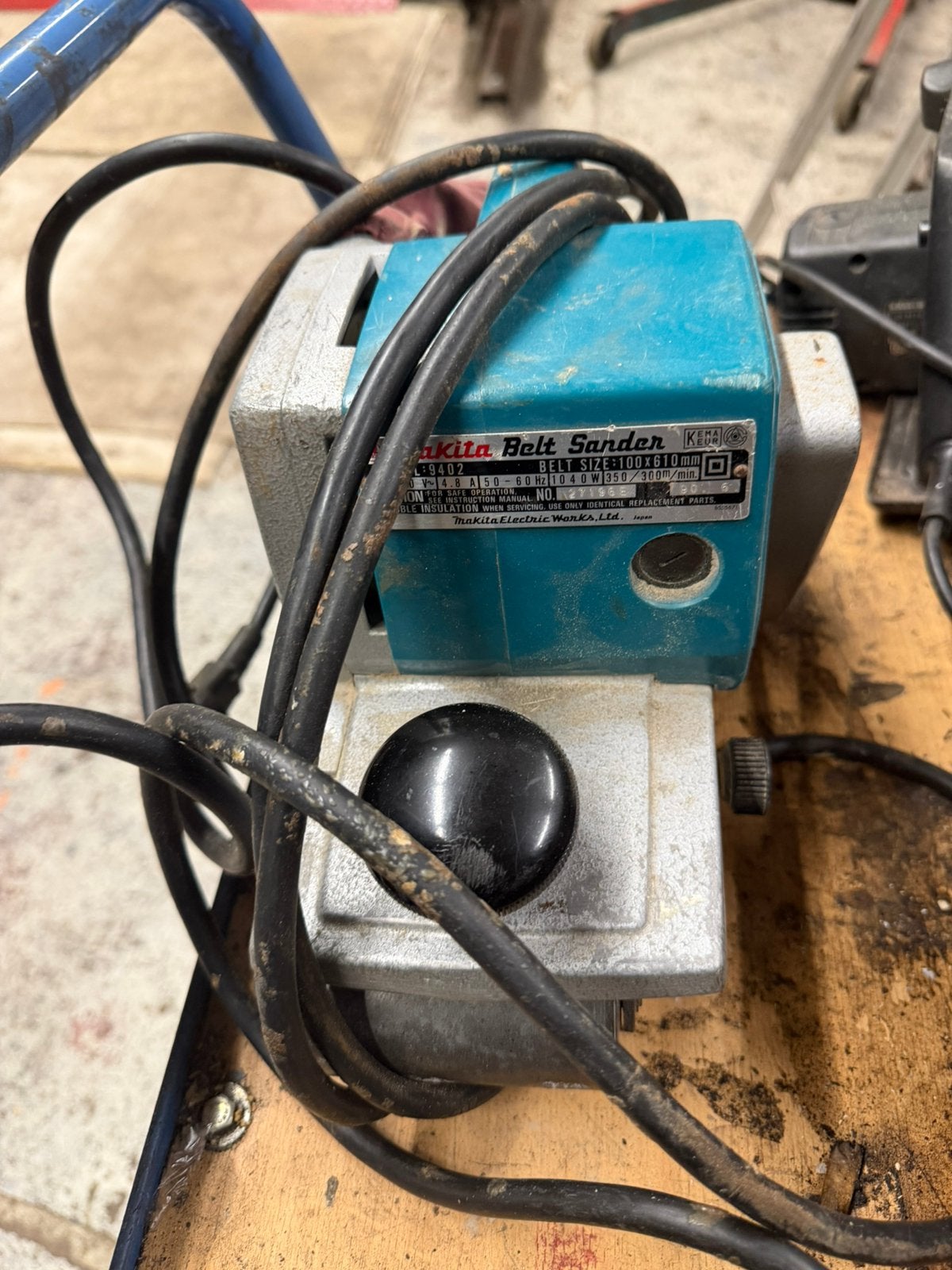 Makita grote schiurmachine, Doe-het-zelf en Verbouw, Ophalen of Verzenden, Zo goed als nieuw, 1200 watt of meer, Bandschuurmachine