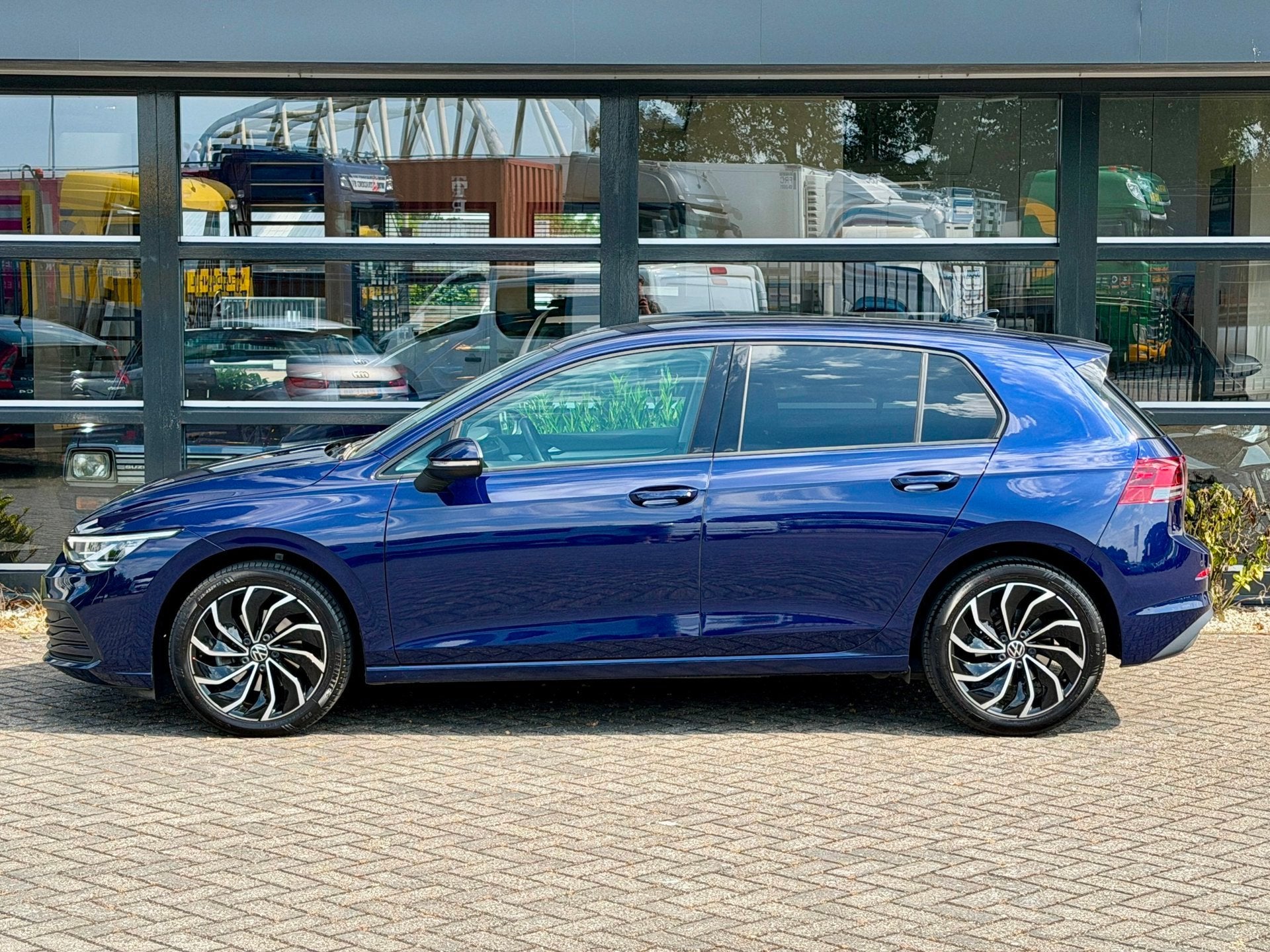 Volkswagen GOLF 1.0 eTSI Life Business DSG Apple carplay !, Stof, Gebruikt, Blauw, 23 km/l