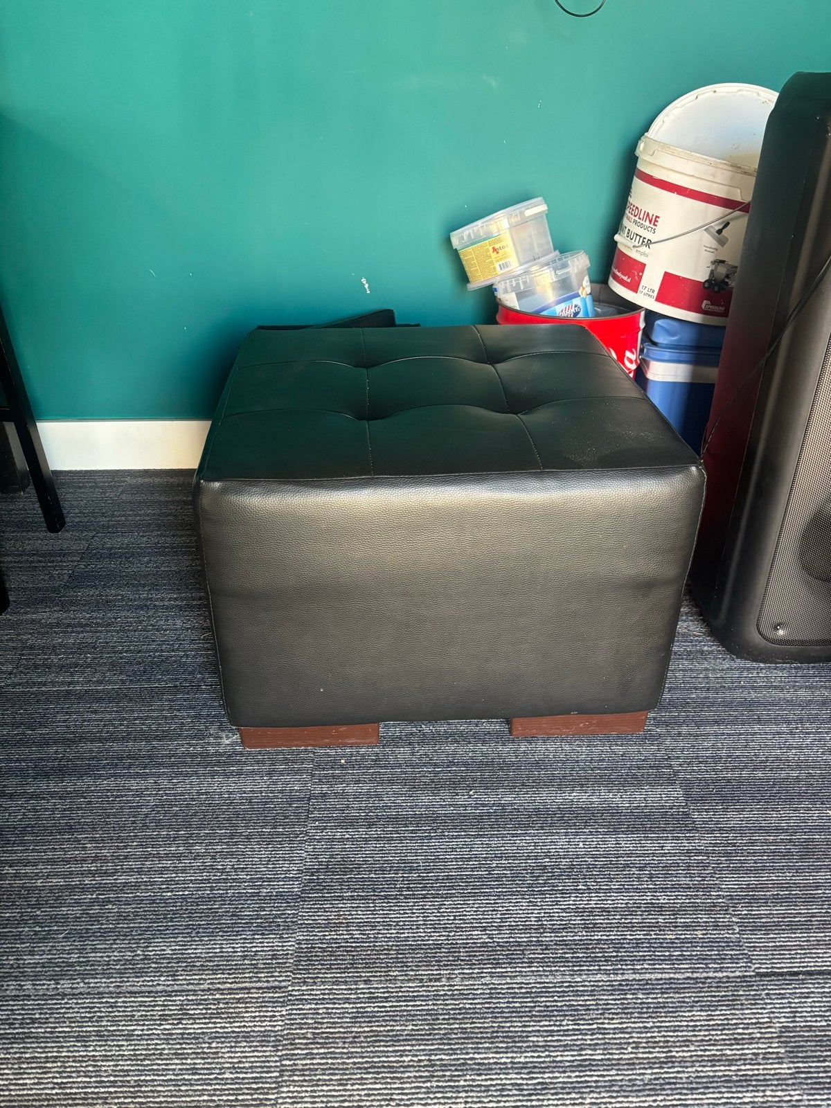 Gratis Zwarte vierkante poef van 60x60x43 cm, Huis en Inrichting, Banken | Voetenbanken en Poefen, Ophalen, Gebruikt, Vierkant