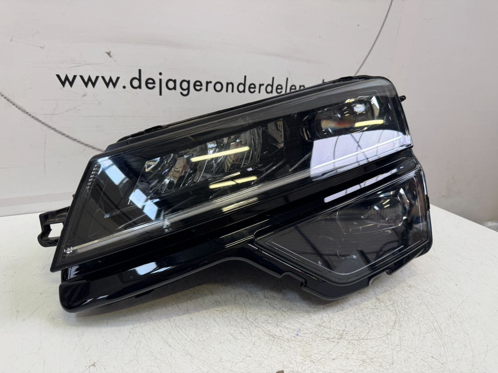 SKODA KAROQ VOL LED KOPLAMP LINKS COMPLEET 57B941015B, Skoda, Skoda Auto a.s., Gebruikt, Infoline@skoda-auto.cz