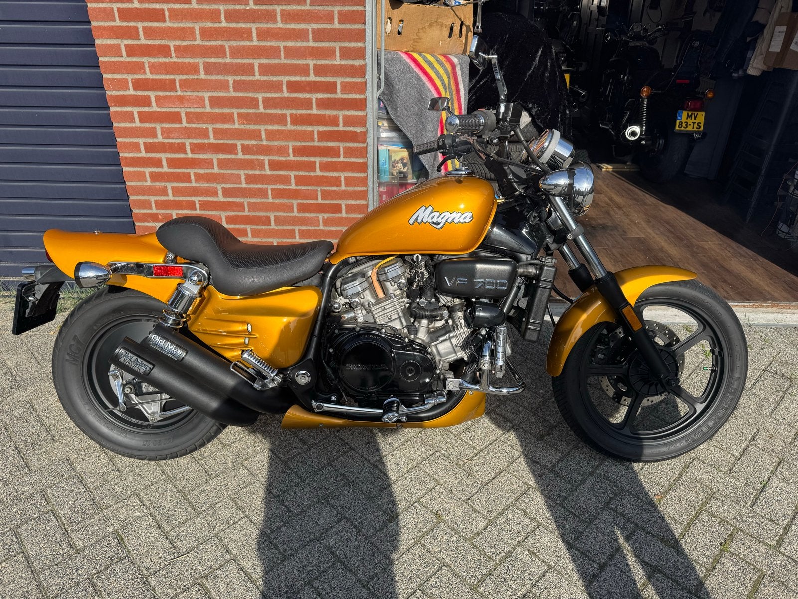 Honda Supermagna VF700 '87 Black on Gold Eyecatcher, 700 cc, 4 cilinders, Gebruikt, Particulier