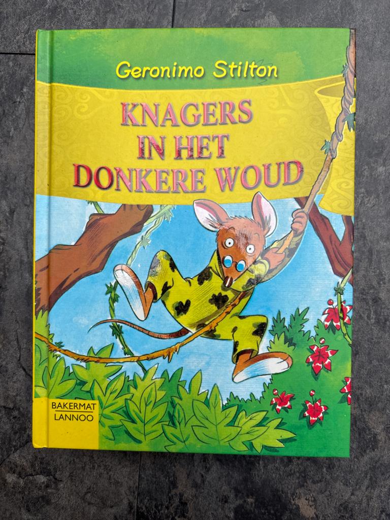 Geronimo Stilton - Knagers in het Donkere Woud, Boeken, Kinderboeken | Jeugd | 10 tot 12 jaar, Ophalen of Verzenden, Gelezen, Fictie