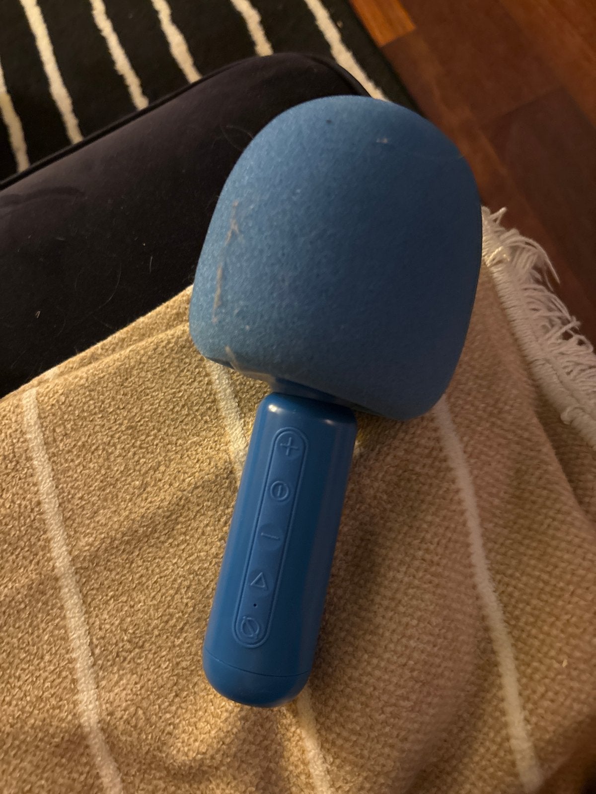 Leuke blauwe karaokemicrofoon voor urenlang zangplezier, Ophalen, Zo goed als nieuw, Microfoon(s)