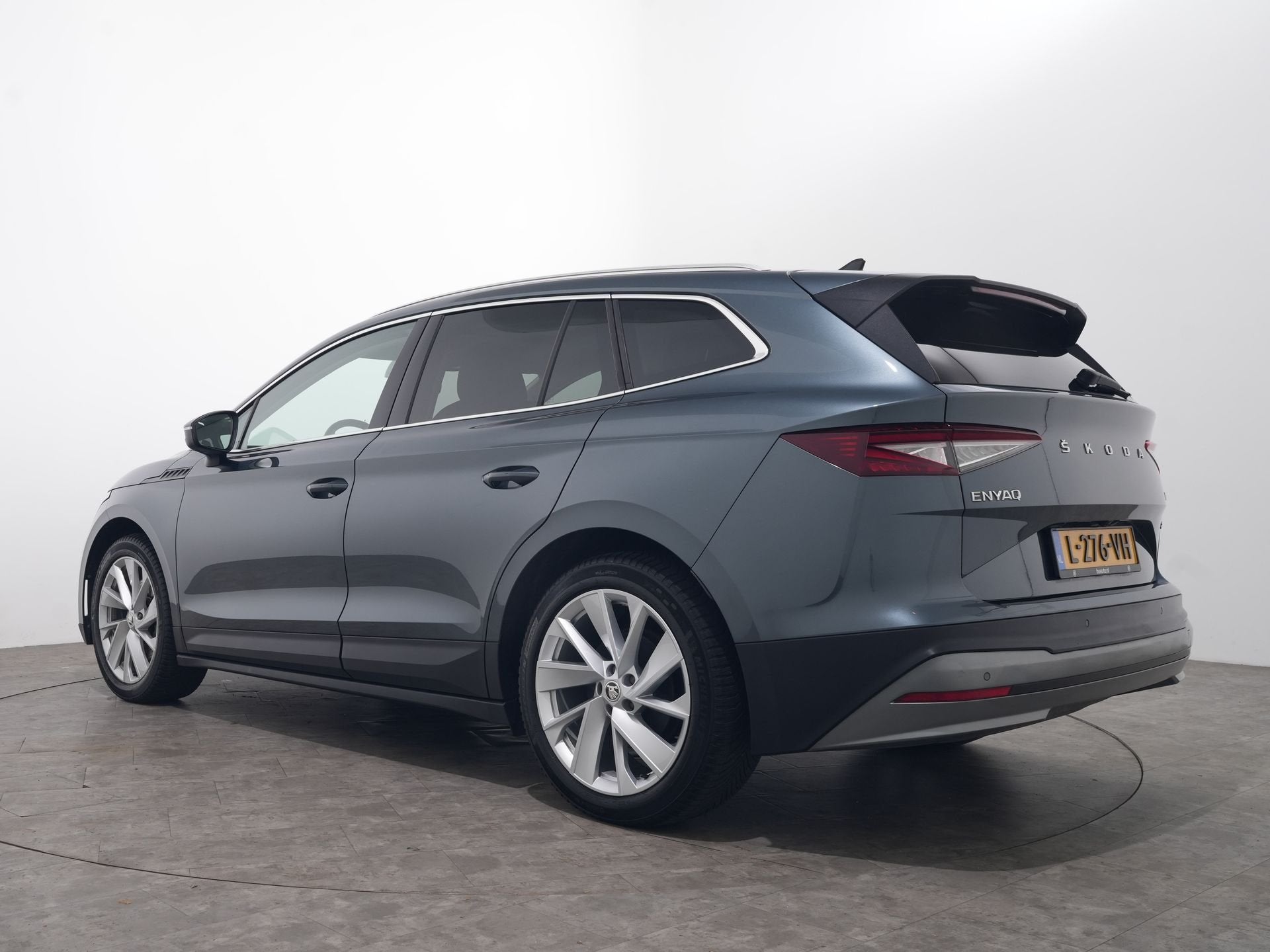 Skoda Enyaq iV 80 204PK PANORAMADAK | Warmtepomp | Assistent, Auto's, Dealer onderhouden, Achterwielaandrijving, Gebruikt, Zwart