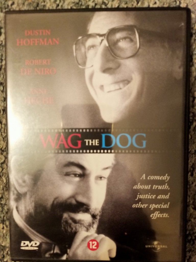 Wag the Dog DVD - Dustin Hoffman, Robert De Niro - IMDb 7.1, Nederlands, Ophalen of Verzenden, Zo goed als nieuw, Vanaf 12 jaar