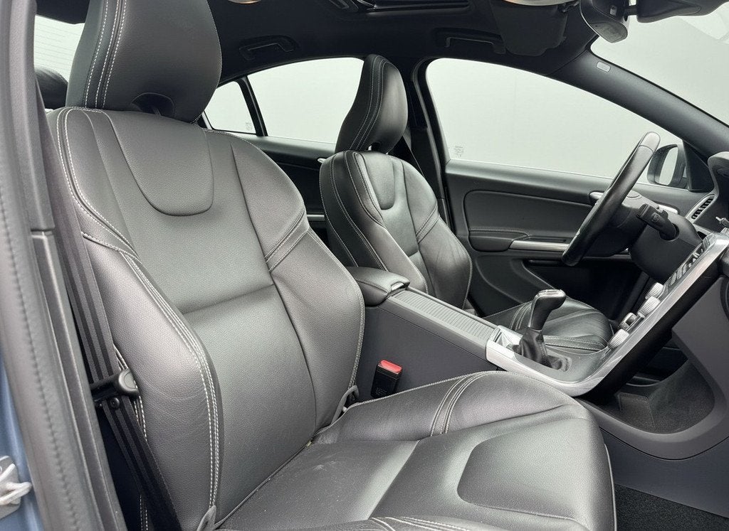 Volvo S60 2.0 T3 Nordic+ Luxury-line, Schuifdak | Leer | Tre, Auto's, 4 cilinders, 1969 cc, Blauw, S60